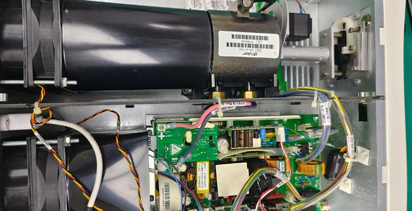 stryker-cold-light-source-x8000-maintenance-cases-and-introduction1.jpg